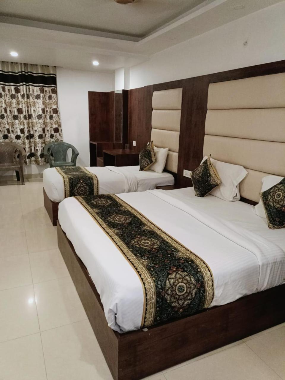 Ambience Suites Near Igi Airport T3 Hotel